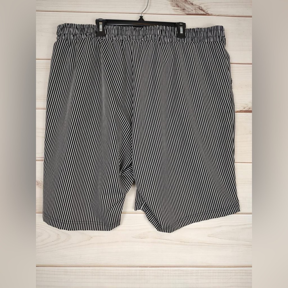 Winston size 48 shorts men’s elastic waist. Comfort wear